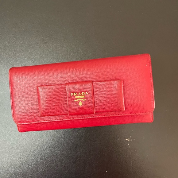 Prada - Picture 2 of 6